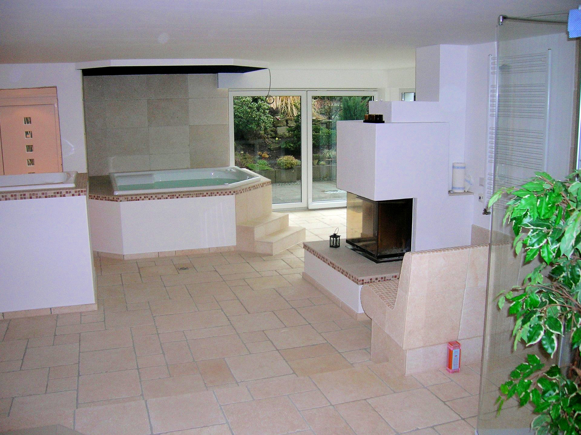 Schwimmbad und Kamin - Wärme. Wasser. Energie.